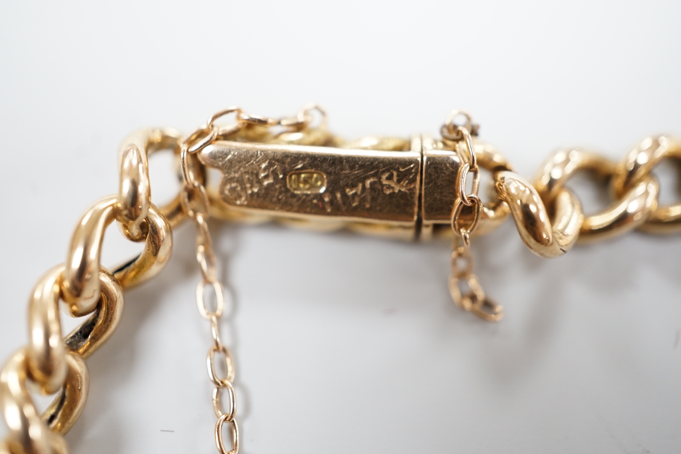 A 15c curb link bracelet, 19cm, 8.9 grams.